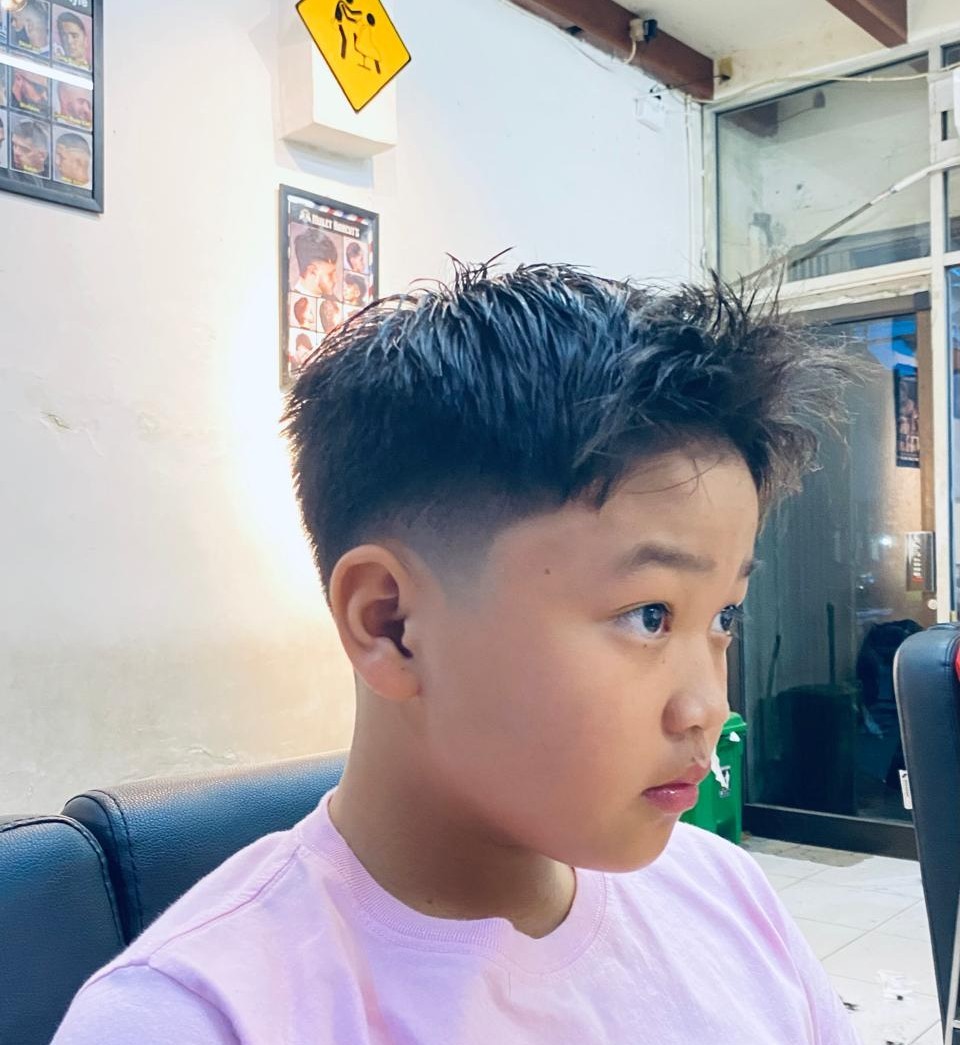 Potong rambut remaja